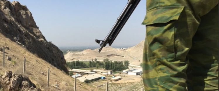 Таджикистан начал стягивать вооруженные силы к границе с Киргизией
